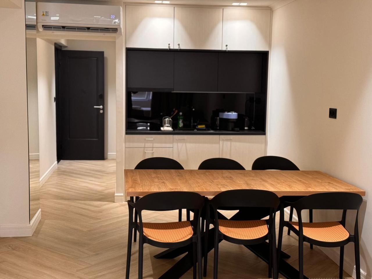 Triple A - Near Ermou Shopping Street - Family Hospitality - Free Parking! Aparthotel Athens Exterior photo